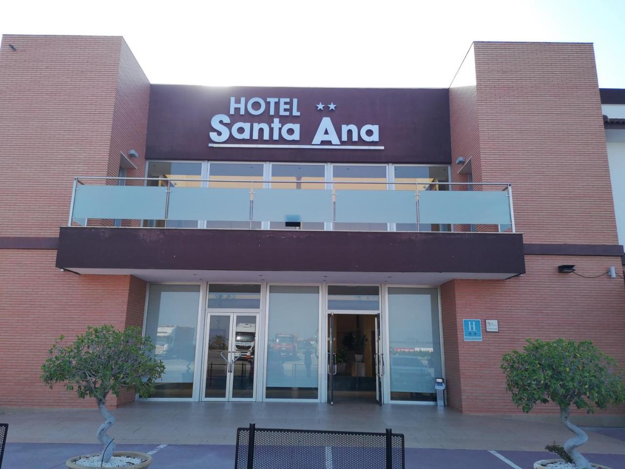 Hotel Santa Ana La Carlota Exterior photo